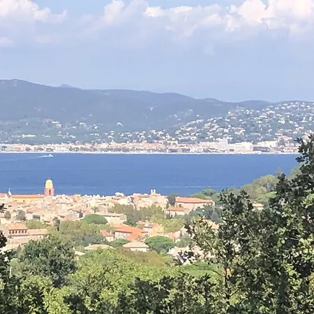 Lägenhet Le Val De Pons